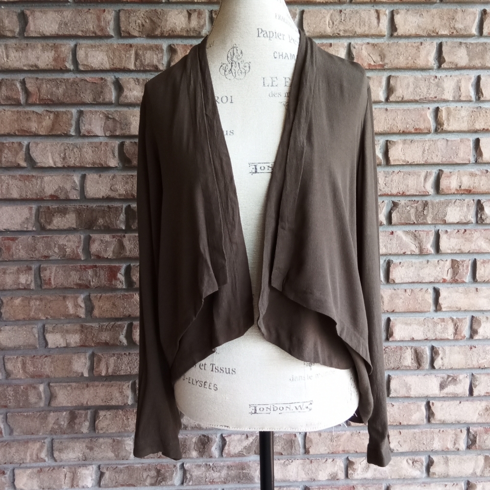 Astra Green Open Front Silk Blend Top Size Small.